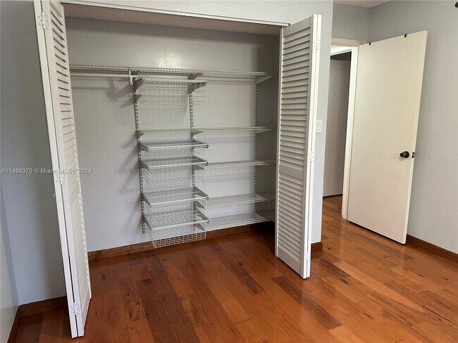 Photo - 2709 S Oakland Forest Dr