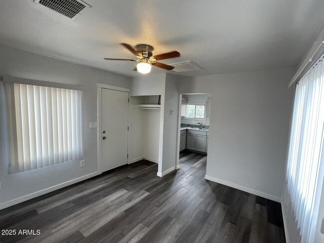 Building Photo - 737 S 2nd St Unit bk hs