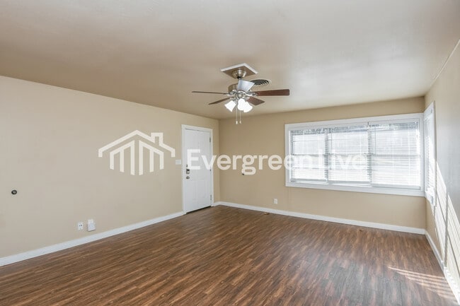 Photo - 7105 Robinhood Ln