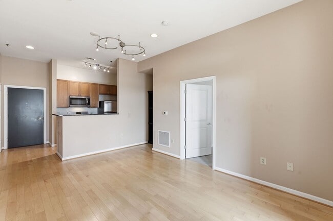 Photo - 309 Holland Ln