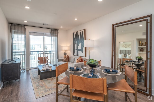 1BR, 1BA - 725SF - Dining area