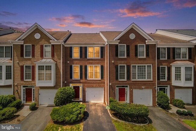 Building Photo - 25251 Dunvegan Square