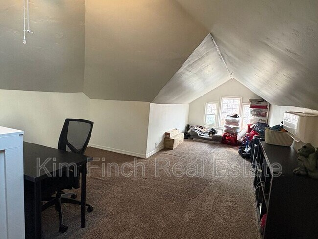 Photo - 1149 S Lk St