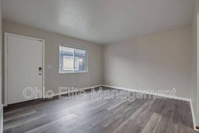 Photo - 2460 Hiawatha St