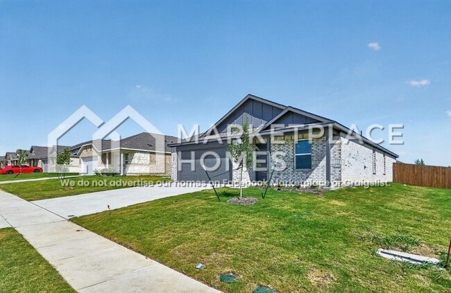 Photo - 648 Marilynn Wy