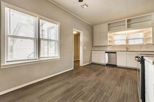 Photo - 1403 N 1st St