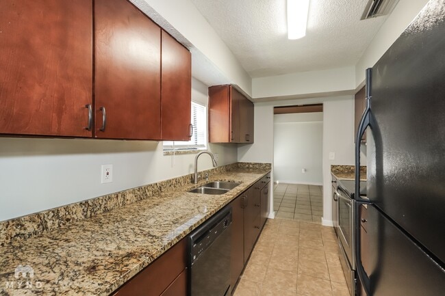 Photo - 6822 Oakdale Dr