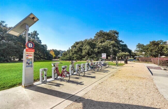 Photo - 1702 Tuam St Unit B