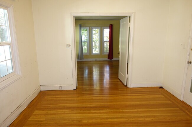 Photo - 2573 Virginia St