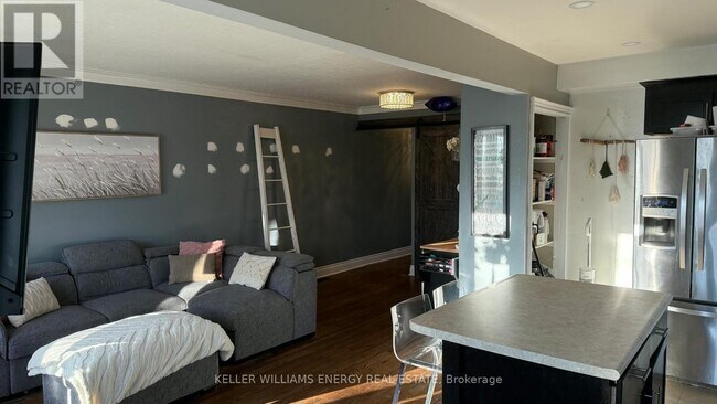 Photo - 195 Waverly St S