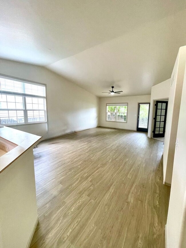 Photo - 201 Manor Ct