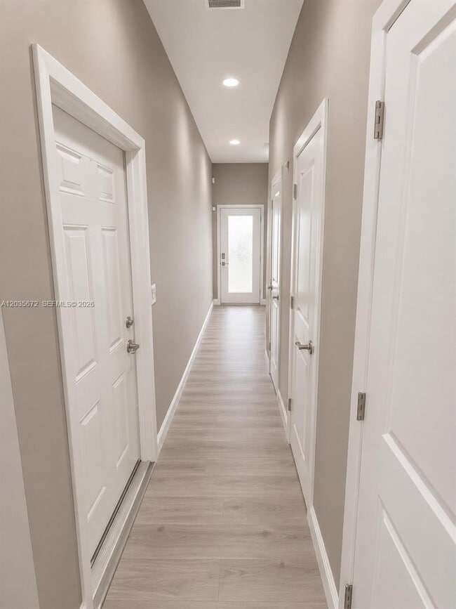 Photo - 1068 NE 35th St