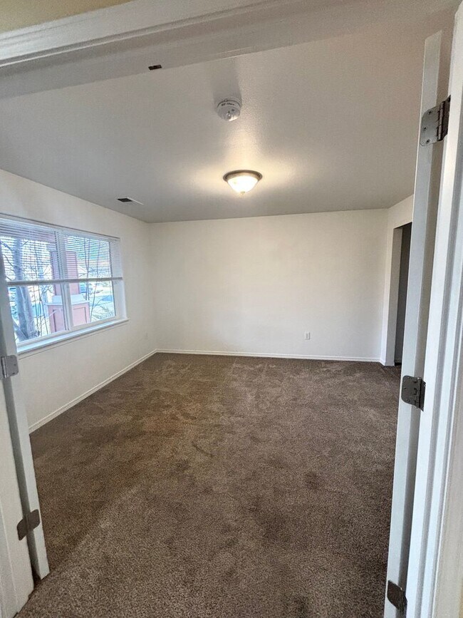 Photo - SW Bend House Near the Old Mill District, 4 Bdrms, 2.5 baths, A/C, Office/den, Dbl. Garage