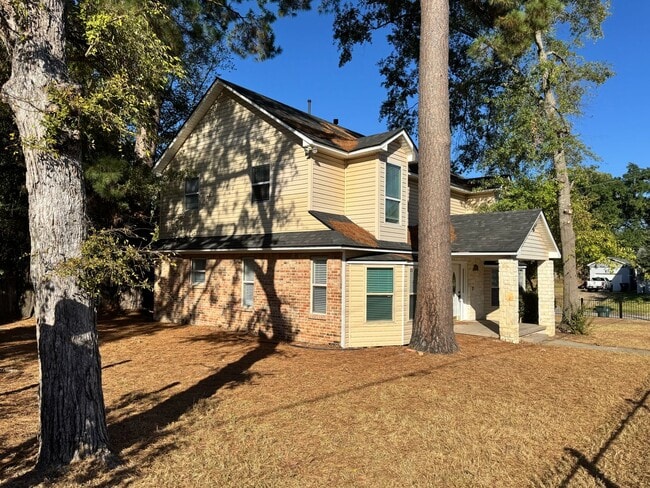 Photo - 627 W 2nd St