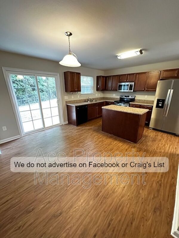 Photo - 364 Crane Way