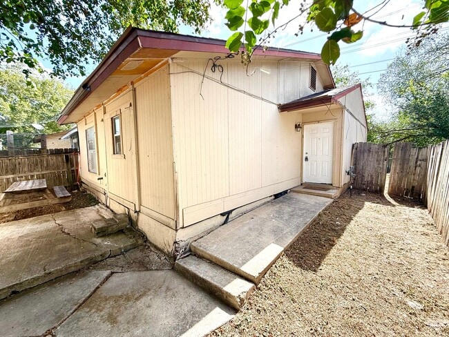 7806 Winsford Dr