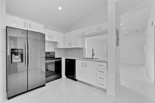 Building Photo - 13125 SW 64th Terrace Unit 1102