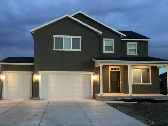 Building Photo - 237 N Dry Crk Rd