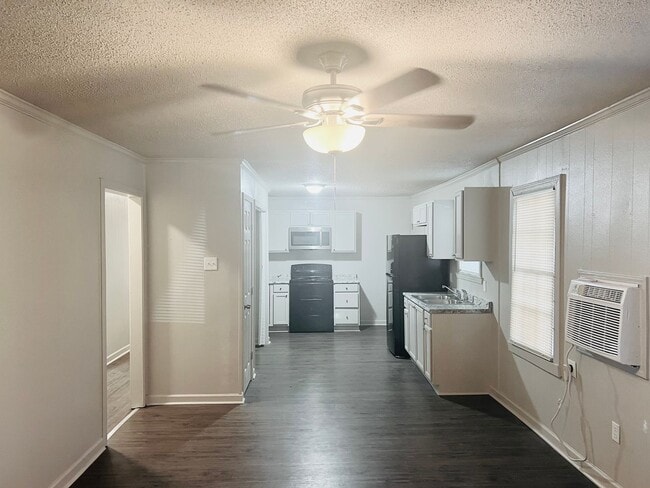 Photo - 3993 Lynn St