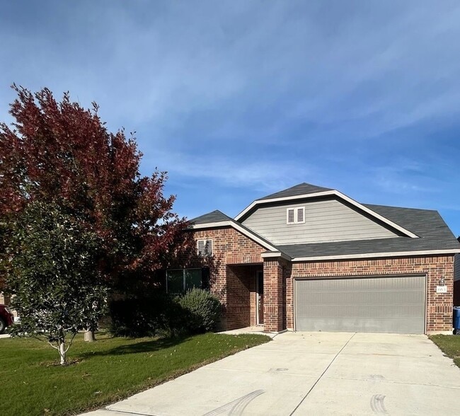 Building Photo - 663 Pebble Bend