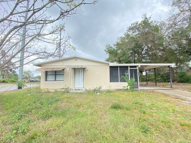 Building Photo - 601 Encino Way