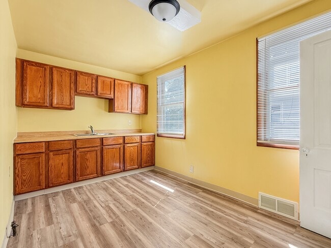 Building Photo - 1627 State St Unit 1