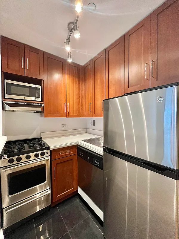 1570 1st Ave Unit 3D