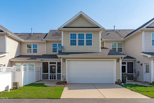 Photo - 633 Democracy St