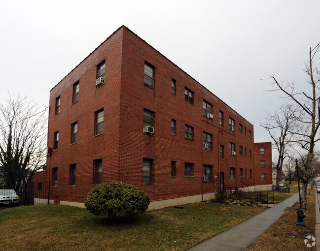 Photo - 208 Kenilworth Ave NE
