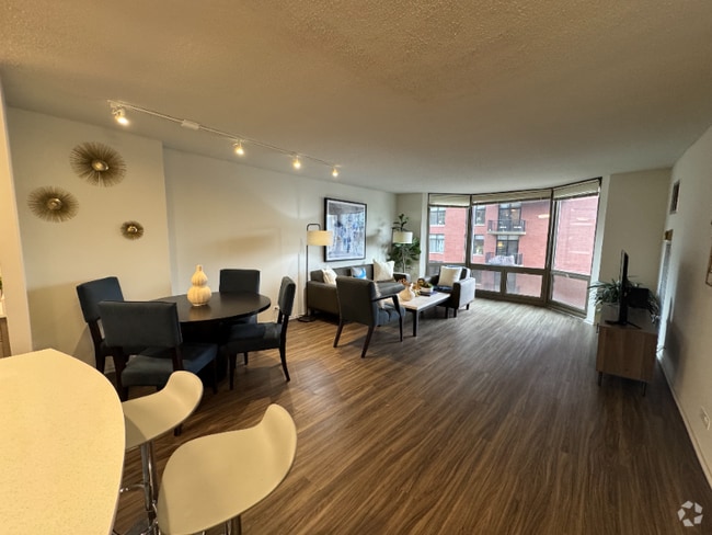 Building Photo - 1122 N Dearborn St Rental