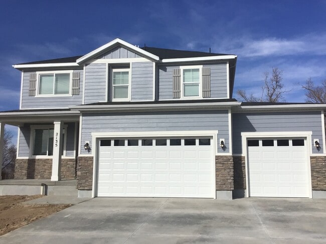 Building Photo - 2135 E Silverado Ln