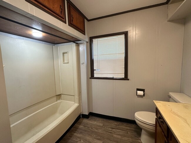 Photo - 918 W 5th St