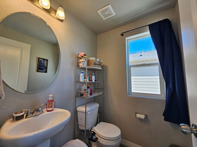 Photo - Spacious 3 Bed 3 bath house in 80916!