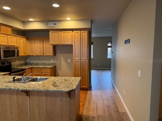 Photo - TOWNHOME/ 3 LEVELS W/ FENCED YARD AND GARA...