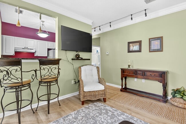 Photo - 1811 Chatelain Way