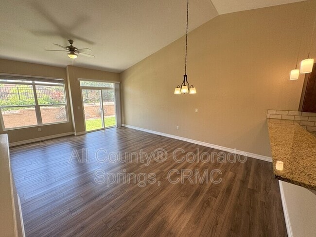 Photo - 758 Thimbleberry Point