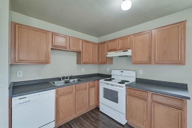 Photo - 404 Kings Way Dr