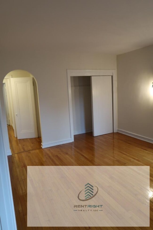 Photo - 426 W Briar Pl Unit E5
