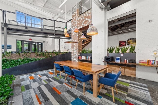 Building Photo - 2048 Fulton Rd Unit 107