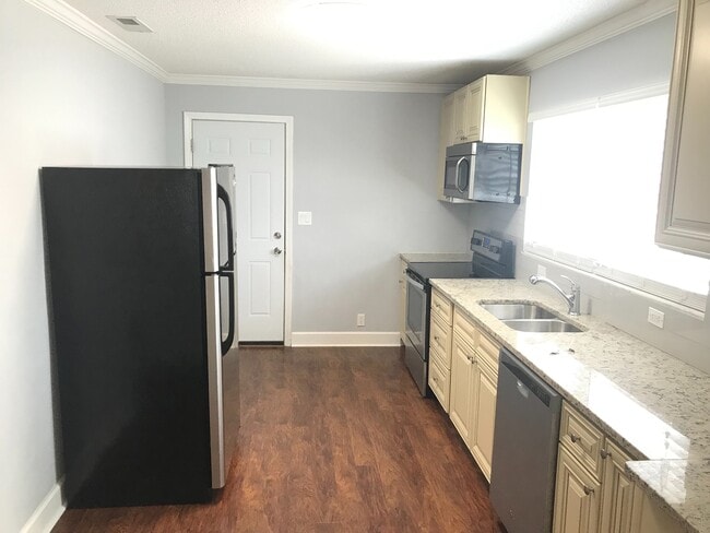 Photo - 507 Spring St SW