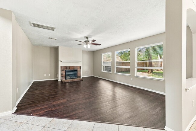 1818 Oak Ridge Dr