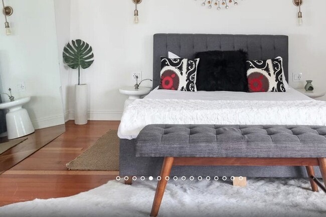 Queen Bed - 2528 Panorama Ter