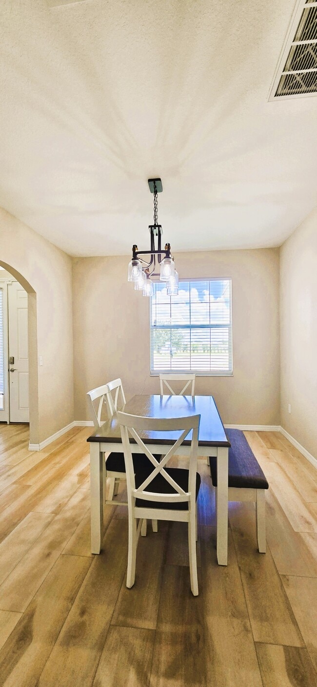 Photo - 501 Central Rdg Ln