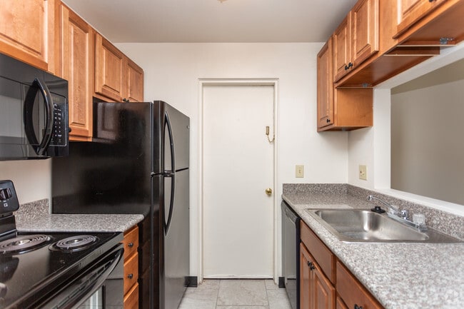 1BR, 1BA - 440 SF