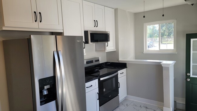 Photo - 1725 Smith St