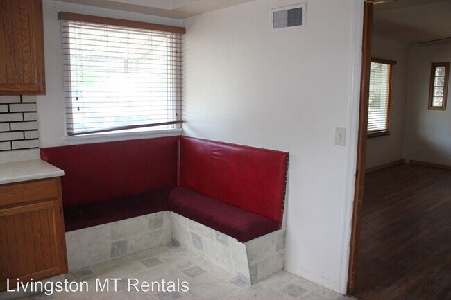 Photo - 3 br, 1.5 bath House - 111 W Chinook