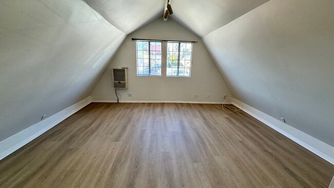 Building Photo - 459 N Alfred St Unit 1/2