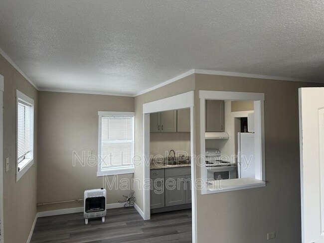 Photo - 1263 2nd Ave E