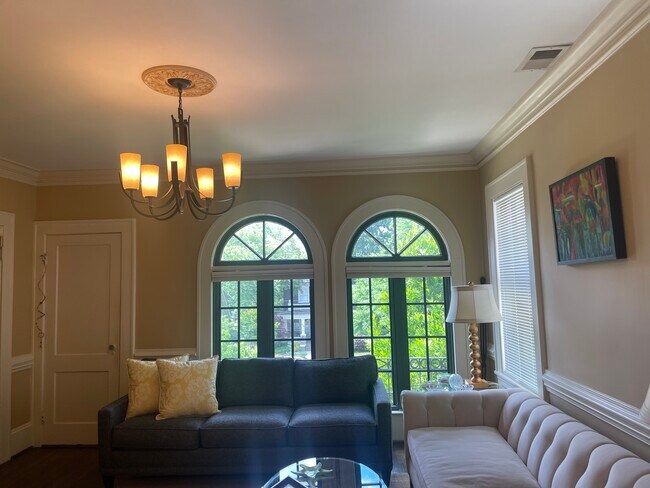 front view of living room - 418 Clement Ave Unit #3