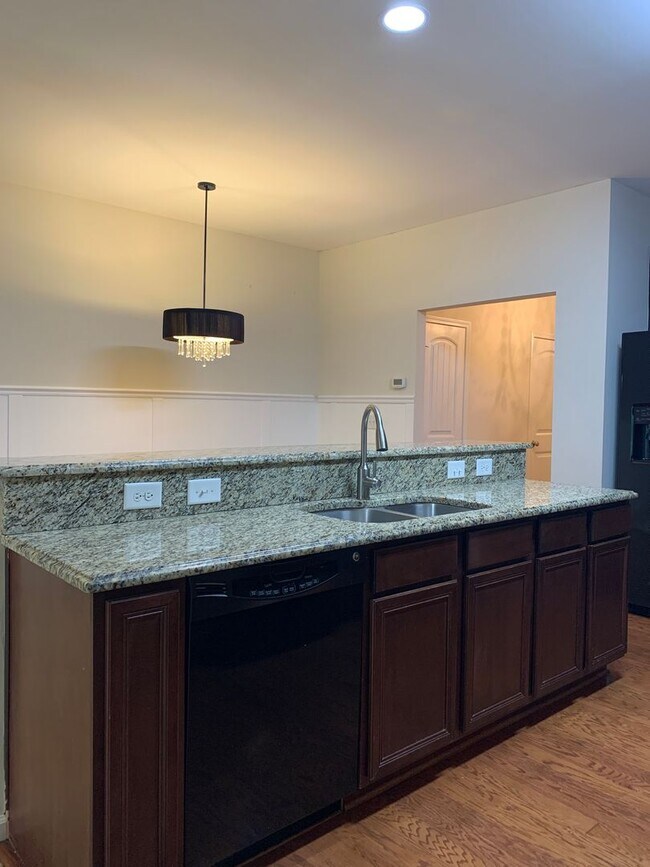 Photo - Beautiful 3 Bedroom Townhome in Raleigh ne...